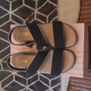 Kensie size 7 black sandal